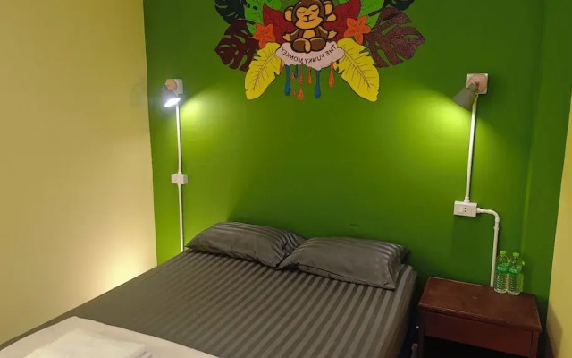 THE FUNKY MONKEY HOSTEL - 18 to 40 only