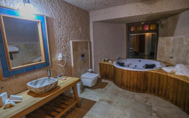 Kalsedon Cave Suites