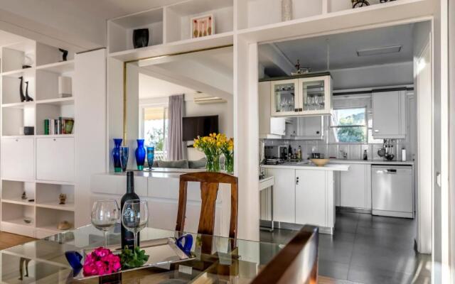 Amazing Seafront Apartment Athens Riviera