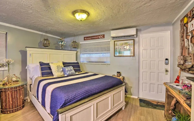 8 Mi to Beaches: Artistic Bradenton Studio w/ Yard