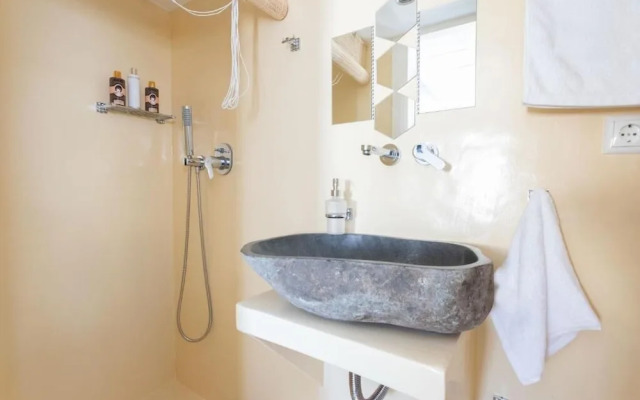 aniko suites Chora