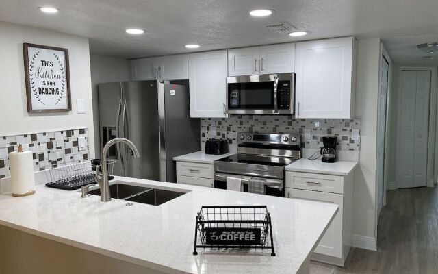Modern Luxury Apartment Close Disney