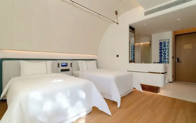 YEE HOTEL (free shuttle bus to Canton Fair Venue）