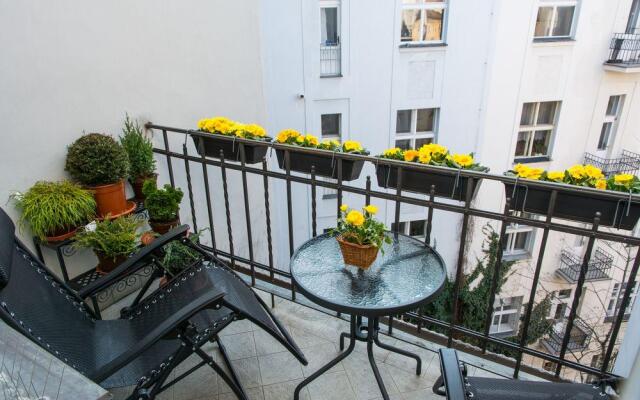 Decadent Art Deco Apartment in Old Town