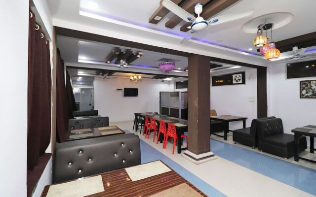OYO 43850 Hotel Mn Galaxy