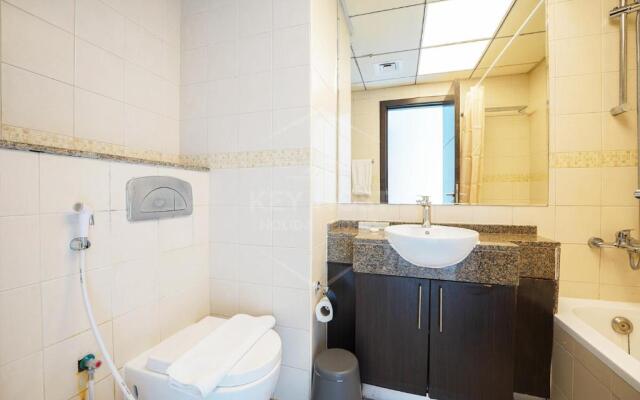 KeyHost - Elegant 2BR Central Towers - Dubai Marina - K3620