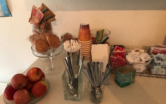Las Olas Guesthouse at 15th Avenue