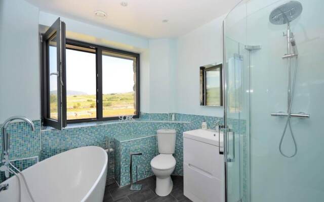 Immaculate 5-bed House Located in Caernarfon