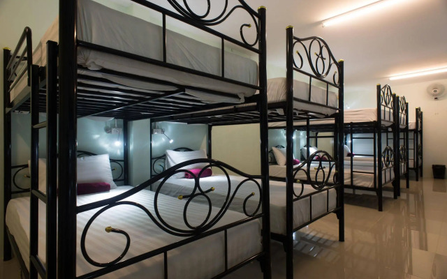 Plan B Hotel - Hostel