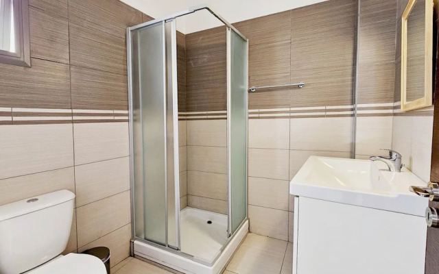 Phaedrus Living Ledras Residences 202