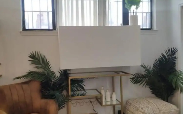 Dazzling Decent 1 Bedroom Apartment