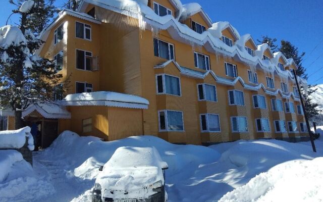 Hotel Zahgeer Continental Gulmarg