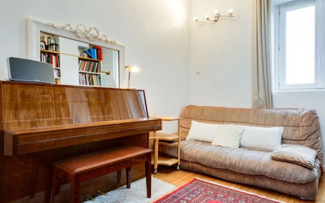 Book-lovers Abode in the 4th Arrondissement