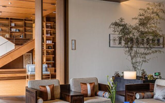 Chengdu Shiyue Forest Hotel