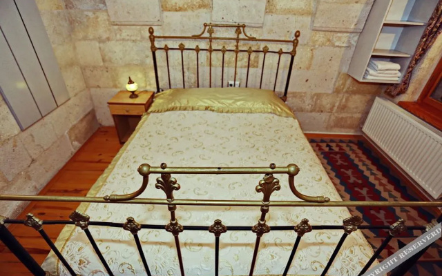 Anatolia Raymonde Cave House