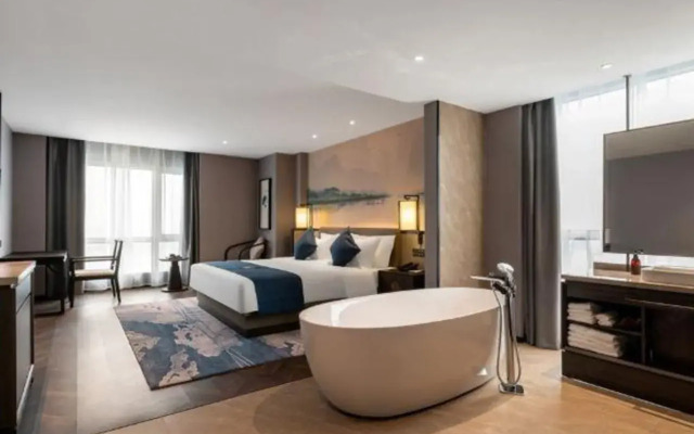 Rezen Dong Hotel