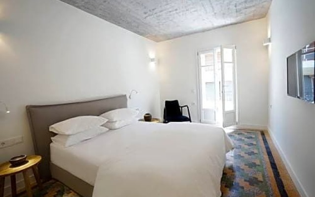 Plues 43 suites Athens / C