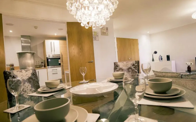 Stunning Holiday Stay With Free Gym and Parking