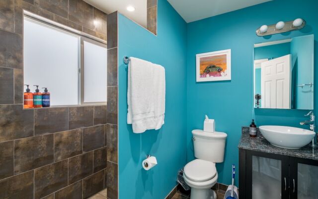 4BR Remodeled Classic near Old Town by WanderJaunt