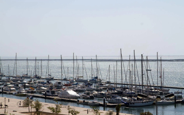 Real Marina Residence