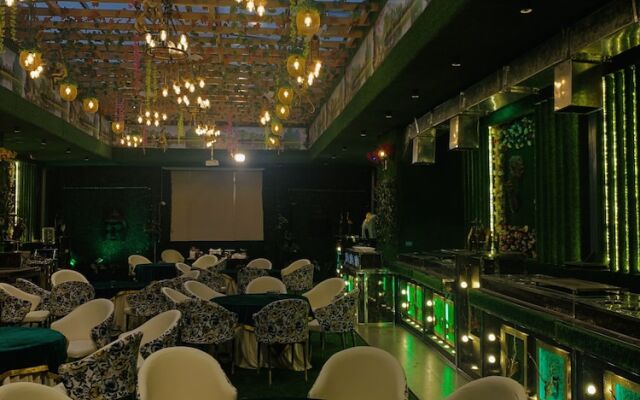 Shree Jee Hotel