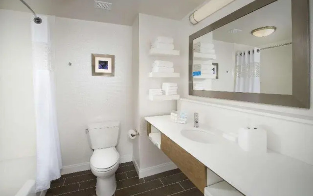 Hampton Inn & Suites Syracuse/Carrier Circle