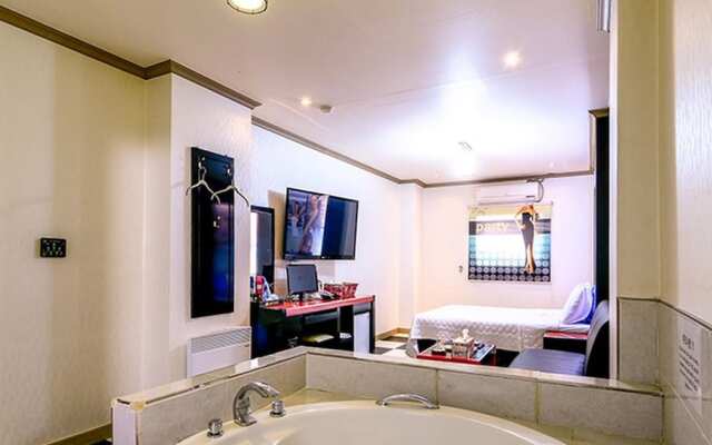 Helia Hotel