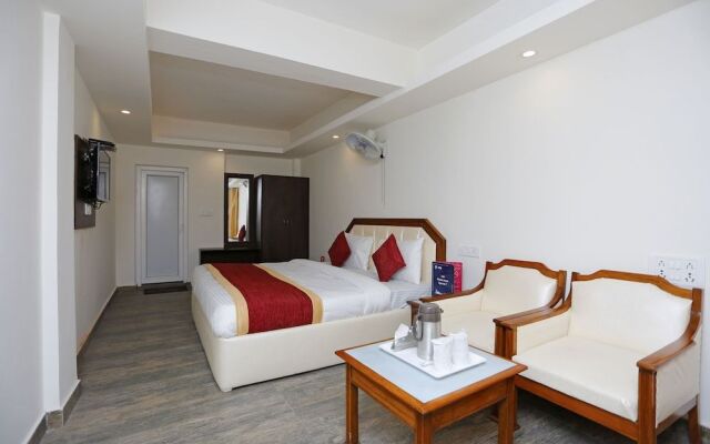 OYO 8989 Hotel Raj