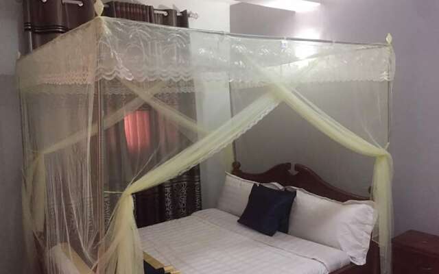 Bunyonyi Heights Inn