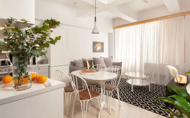 The Marble Suites, PLAKA