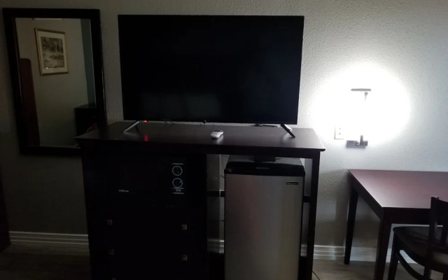 Executive Inn & Suites