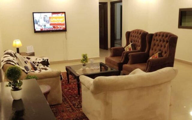 Impeccable 3-bed Apartment in Lahore