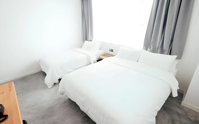 White Loft Hotel