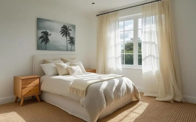 Fletcher Christian Apartments - Manava Suites