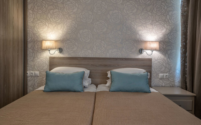 Icarus Suites &  Apartments