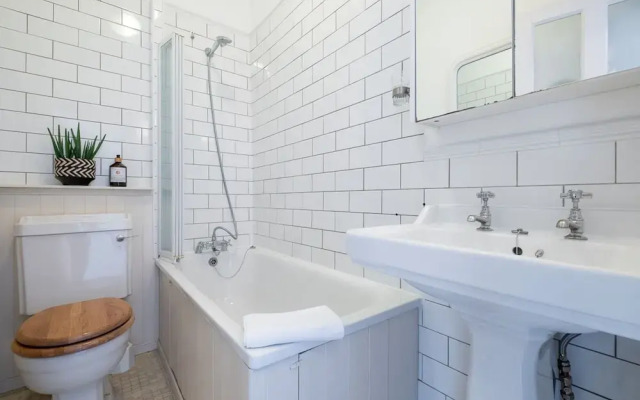 Host Stay Guildford Apartment