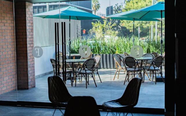 Fulton Business Luxury Hotel