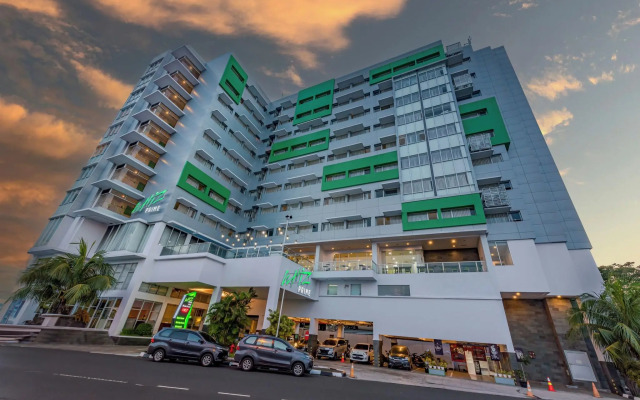 Whiz Prime Hotel Megamas Manado