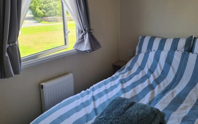 3 Bed Lodge - Sleeps 6 - Parking - Pets - Wifi