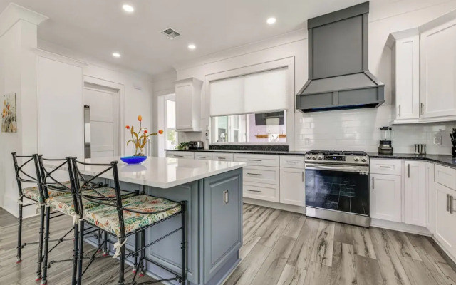 Walk to Pass Christian Beach: Stunning Family Home