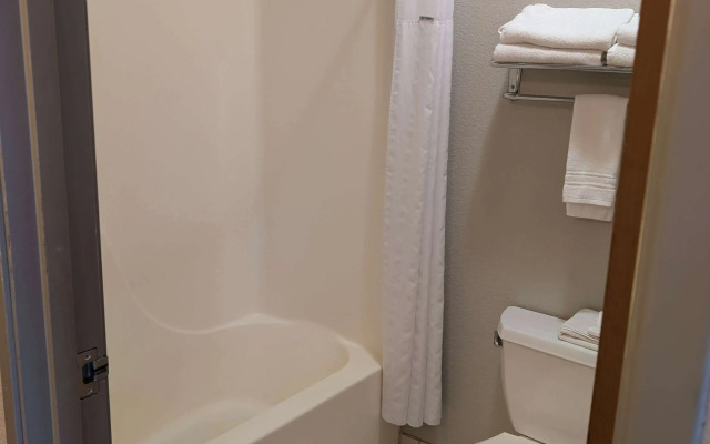 Days Inn & Suites by Wyndham Castle Rock