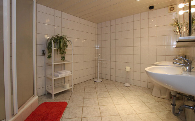 Apartment, Sternberg