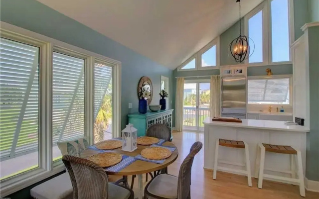 Linger Longer 3 Bedroom Home by RedAwning