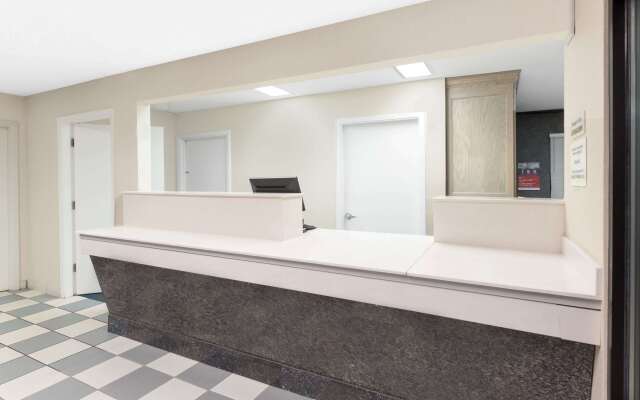 Super 8 by Wyndham Hattiesburg South