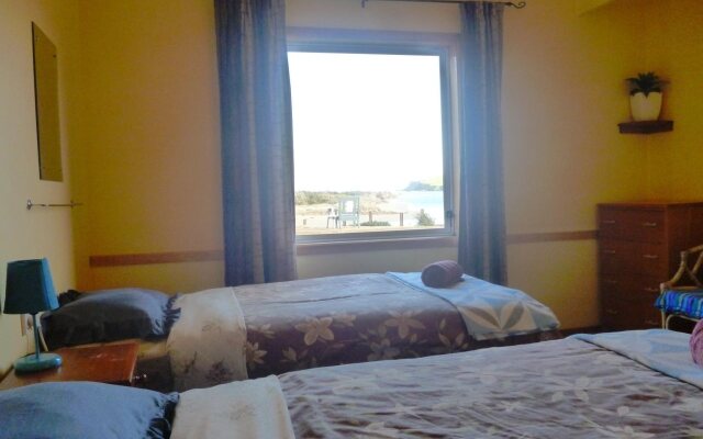 Surat Bay Lodge & Backpackers Hostel