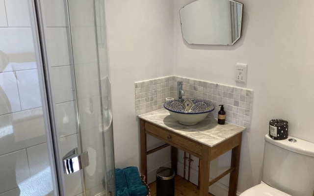 Frizenham Farmhouse B&B