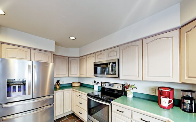 Exclusive Mountain Retreat #B - 4 Br Duplex