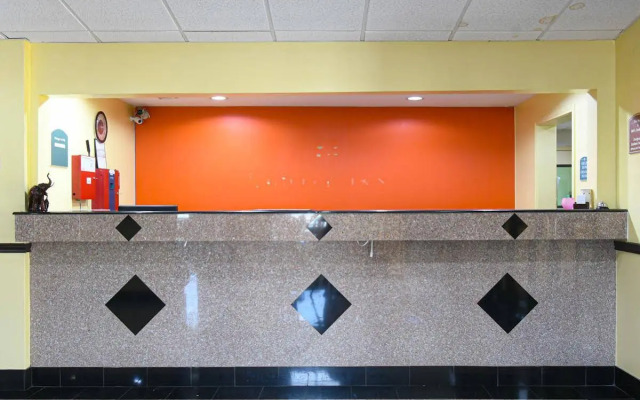 OYO Townhouse Houston Brookhollow