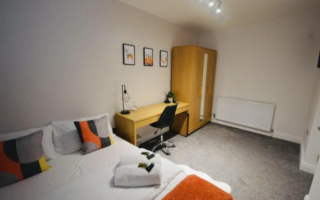 Remarkable 3-bed Ground Floor Apartment - Coventry