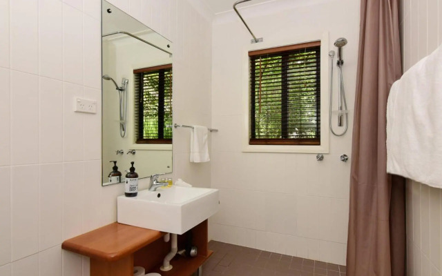 Cloudsong Chalet 1 - Close to the village centre!